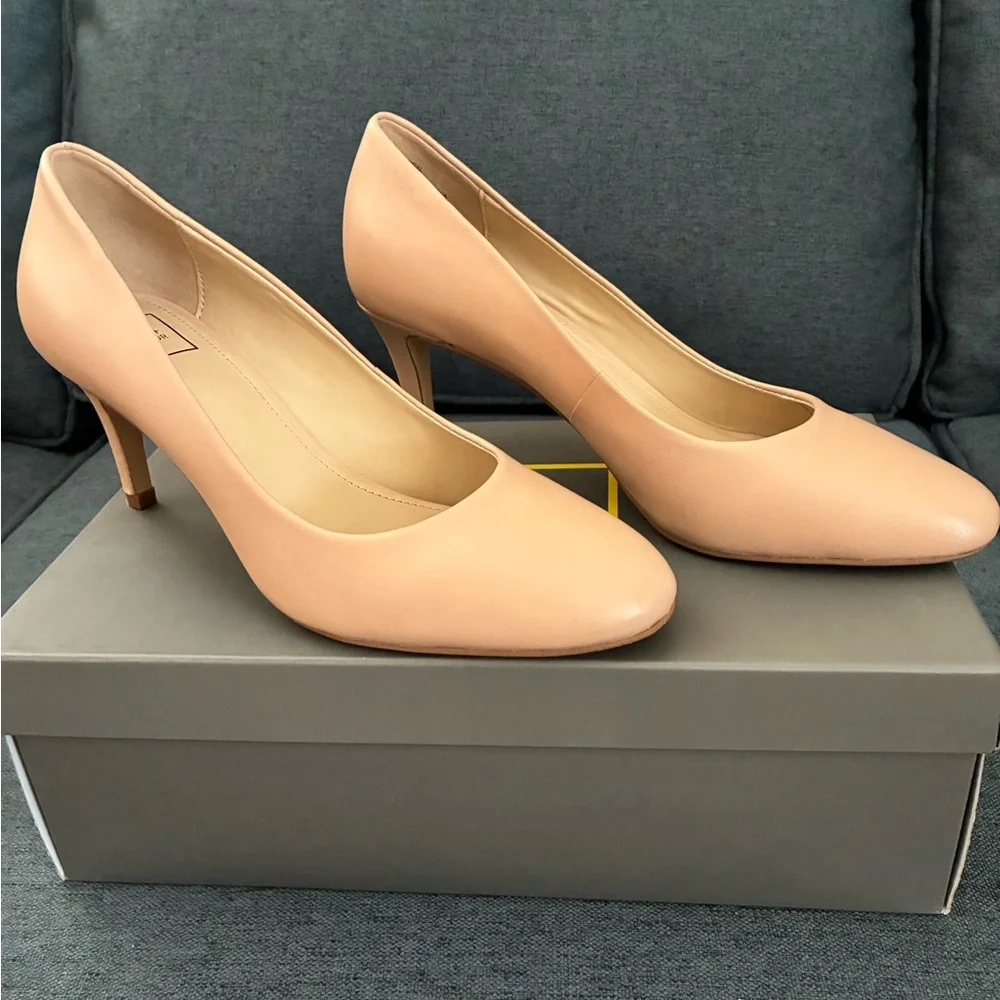 Nude leather pumps - Picture 7 of 13